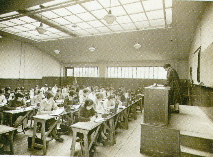 HEC Jeunes Filles 1916 - HEC Paris