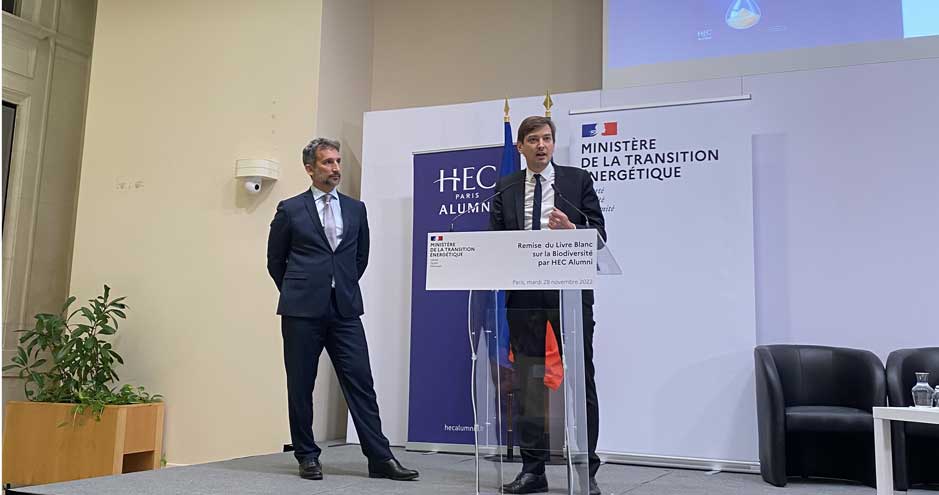 Adrien Couret, President of HEC Alumni and co-instigator of White Paper. To his right, HEC Dean Eloïc Peyrache.