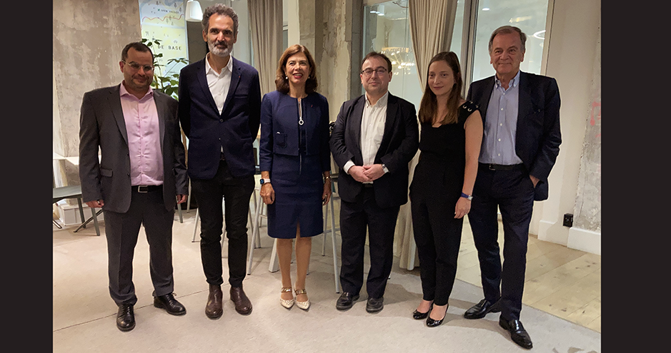 Photo de groupe des participants HEC et BNP Paribas à la remise du prix Pierre Vernimmen le 19 octobre 2021 à Paris